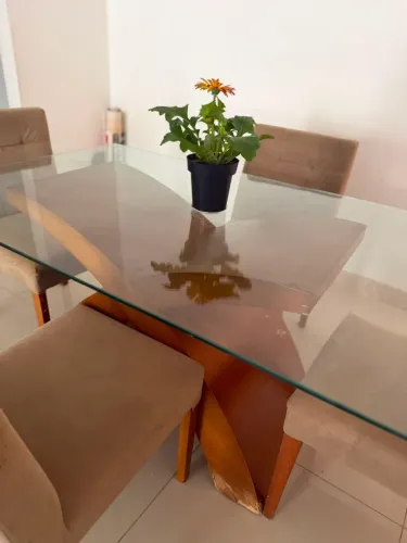 Mesa de vidro com 4 cadeiras