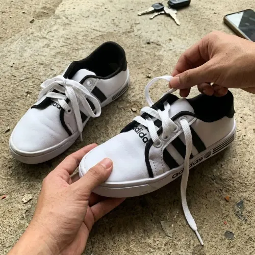 Tênis Infantil Masculino Branco e Preto - Confortável e Versátil