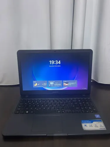 Nootebook Samsung Essentials e30 + Upgrade com 8GBs de ram e 628 GBs de Armazenamento
