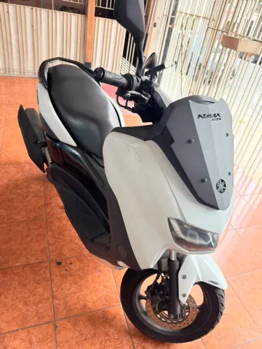Yamaha NMAX 160 2021/2021, branca, com 33.000 km