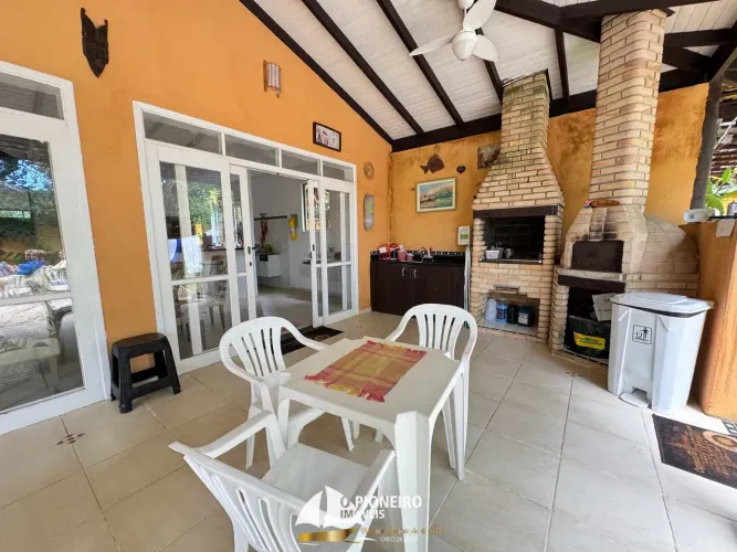 Casa à venda fora de condomínio na Praia de Barra do Una