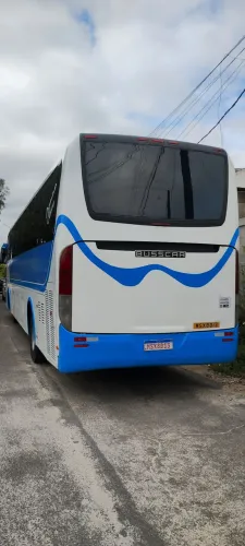 Vendo ou troco em Van um ônibus executivo com ar condicionado e banheiro. 
