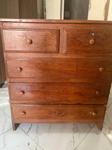 Cômoda de madeira maciça