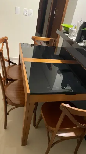 Mesa de jantar extensível - 4 lugares