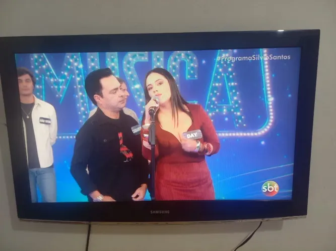 Vende-se tv Samsung 40 polegadas não é smart e não acompanha o controle  