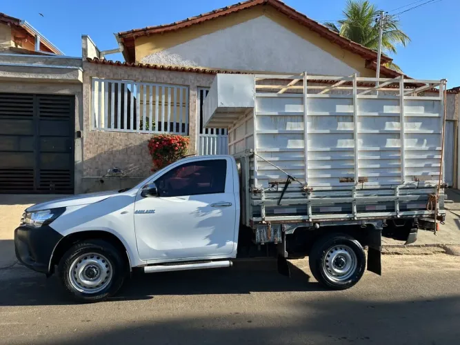 Toyota Hilux Chassi 4X4 2.8 TDI Diesel Mec. 2023