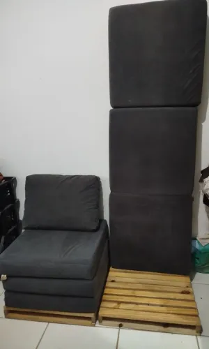 Conjunto 2 Puffs Dobráveis (Vira Colchão) com Base em Pallets (Desapego)