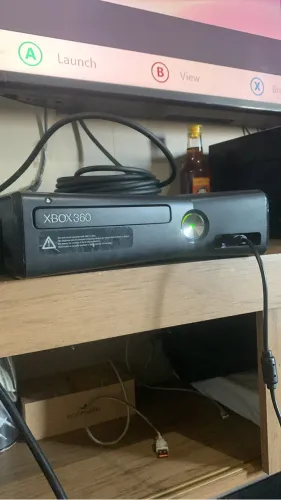 Xbox 360 desbloqueado com vários jogos e 1 controle