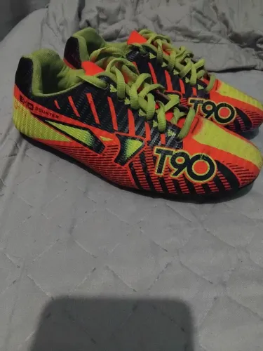 Chuteira Society T90 numeração 33