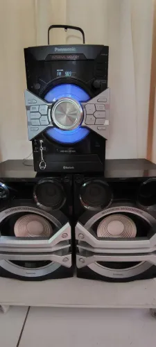 Vendo o troco som  Panasonic 1200 RMS 