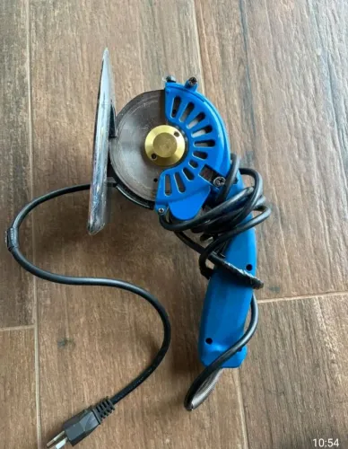 Maquina ou tesoura de corte voltagem 220