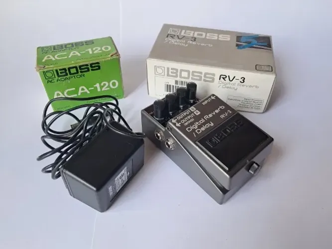 [VENDO] Pedal Boss RV-3 Digital Reverb/Delay - Impecável (Com Caixa e Manuais)