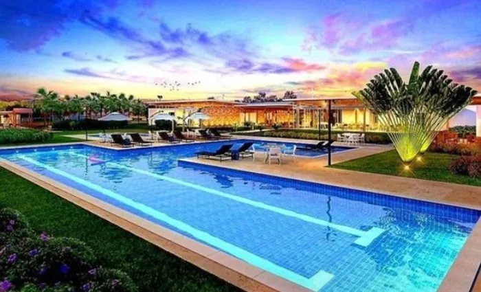 Lote de esquina poente frente a uma praça com 510m² no Alpha Ceará