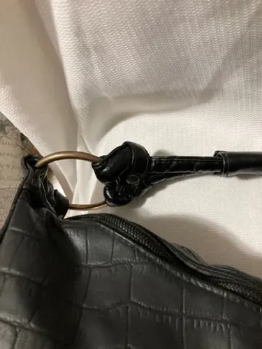 Vendo uma bolsa preta grande