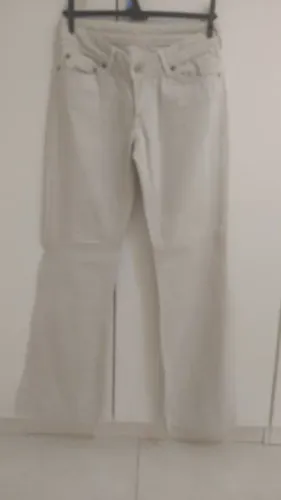 Calça comprida, cor bege Fleur, tamanho 38. Linda! Veste muito bem. Tenho outros modelos d