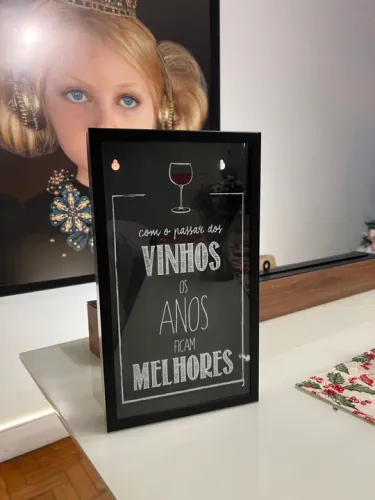 Quadro para colocar rolhas - Com o passar dos vinhos os anos ficam melhores