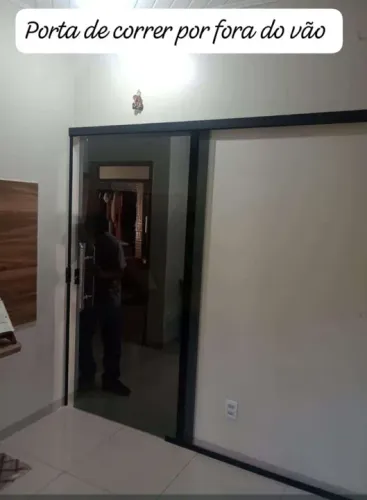 Porta de correr por fora do vão a pronta entrega 
