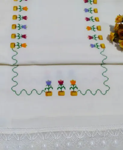Caminho de mesa em ponto cruz 