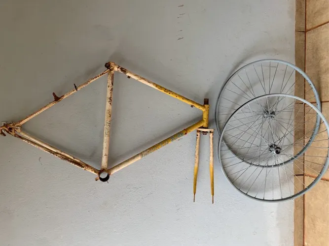 QUADRO E GARFO DE BICICLETA ANTIGA CALOI SPEED