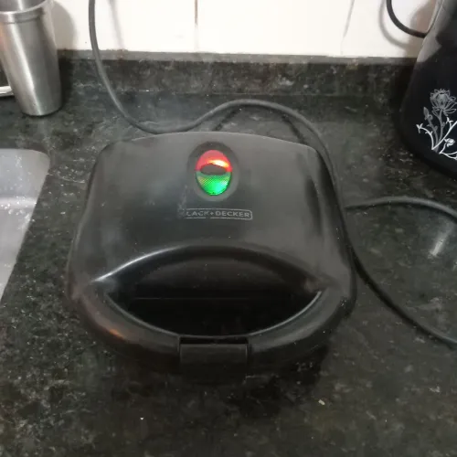 Sanduicheira elétrica Black Decker