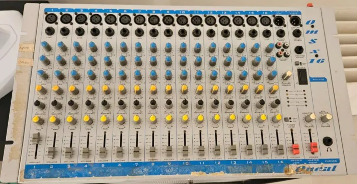 Mesa de som Oneal 16 canais