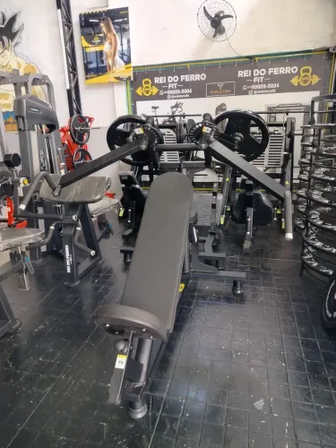Aparelho de musculação para peito