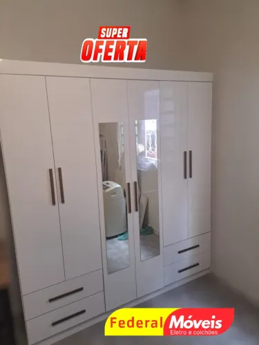 Guarda Roupa 6 Portas com 4 Gavetas e Espelho - Novo e Espaçoso para Seu Quarto!