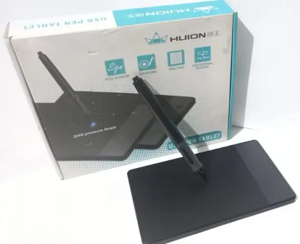 Mesa Digitalizadora HUION 420 - 4000LPI - Desenho e Design