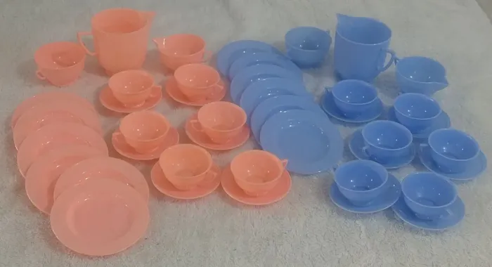 Conjunto de chá infantil vintage 42 peças em plástico rosa e azul