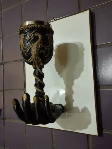 Taça Decorativa Dragão e Mão Escultórica