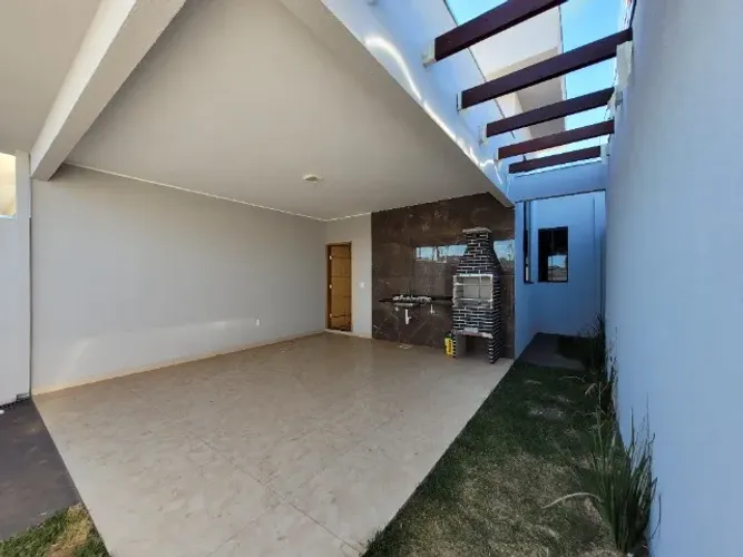 Casa Anápolis com 3 Quartos, 1 suíte, Sala com pé direito duplo no Recanto do sol.