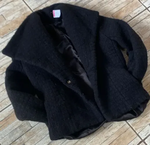 Casaquinho preto forrado com cetim, super quentinho - TAM M\42 // R$ 39,99