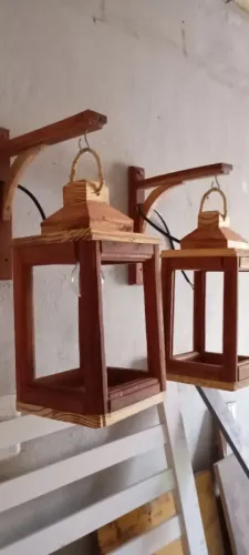Lanternas de madeira artesanais para decoração