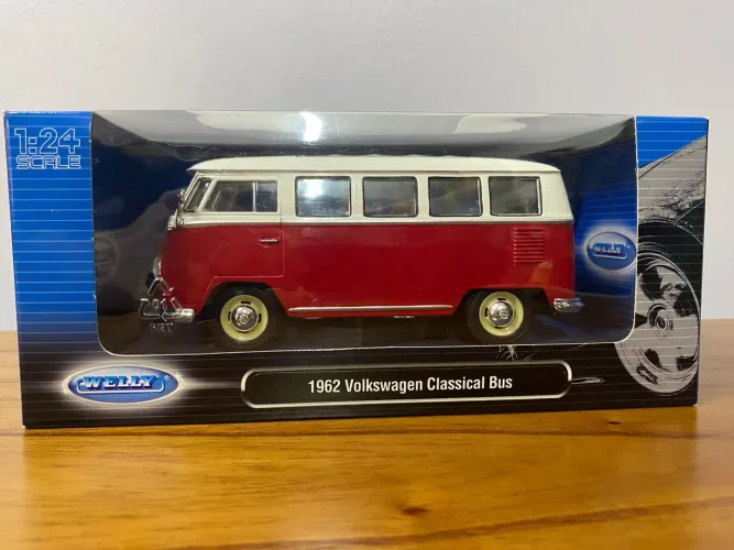 Mini Kombi - Volkswagen Classical Bus 1962. Branco e vermelho. Marca Welly. Escala 1:24