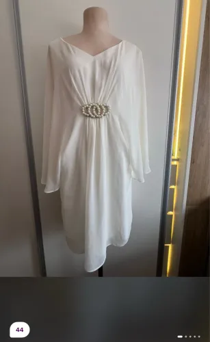 Vestido branco de Luxo com pérola Tam.44