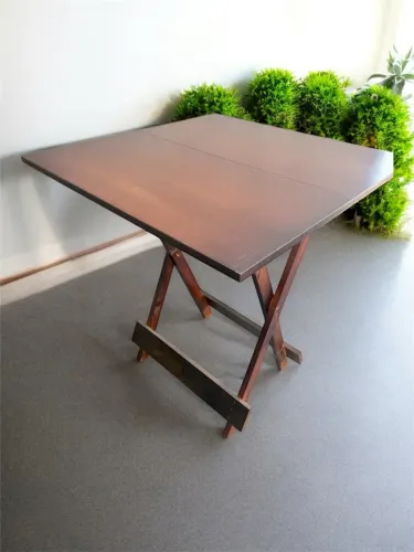 Mesa dobrável de madeira cor imbuia ?novas