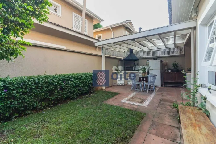 Linda casa de condomínio ao Lado do Pq. Vila Lobos