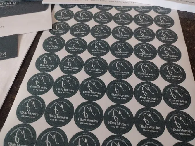 ADESIVOS DE PAPEL OU VINIL (À PROVA D'ÁGUA)