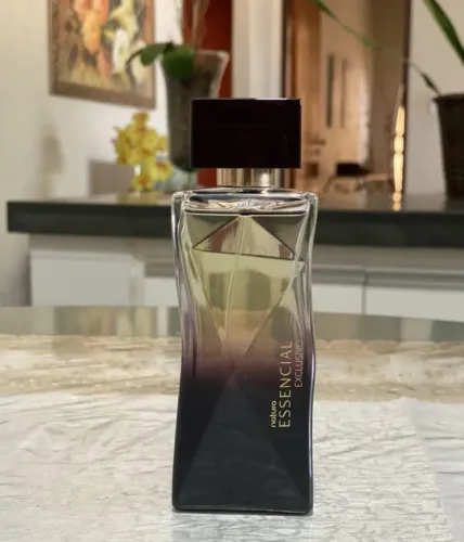 Essencial esclusivo feminino natura