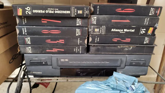 Videocassete Mitsubishi( funcionando)VHS HQ + 20 Fitas VHS