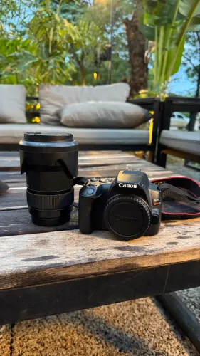 Câmera Canon Sl3 + lente Sigma 18 - 35mm + Lente Canon 50 mm