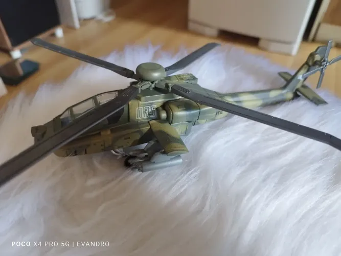 Helicóptero militar