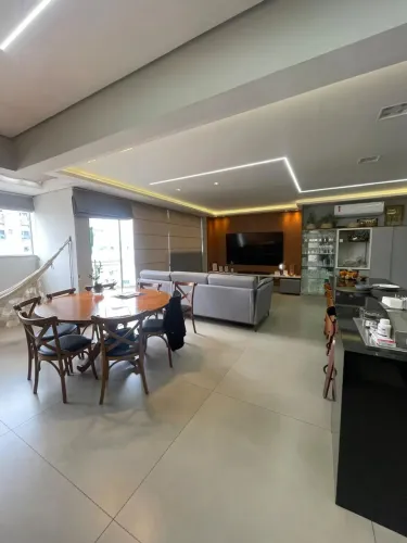 Cobertura à venda em Maringá, Zona 07, com 4 suítes, com 228 m², CONDOMÍNIO EDIFÍCIO TERRA