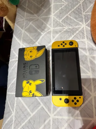 Nintendo Switch Edição Pikachu e Eevee