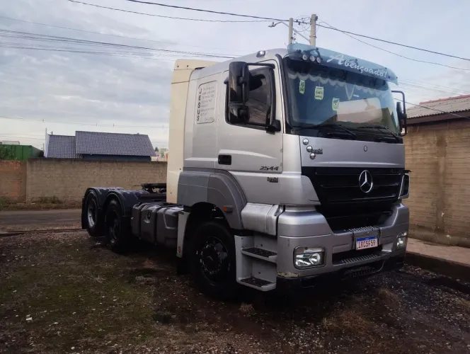 Caminhão Mercedes Benz Axor 2544 - Ano 2010.  6x212