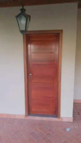 Restauração de portas,janelas e móveis de madeira 