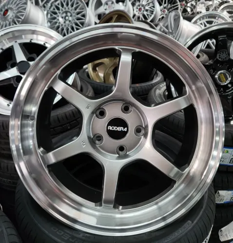Jogo de rodas rodera R6 aro 18 5x114
