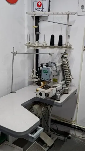 Máquina Elastiqueira Siruba VC008 12 Agulhas, 24 Fios - Motor e Mesa Inclusos - 220v