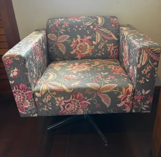 Poltrona Estampada Estilo Retrô para lateral cama, sala jantar, quarto