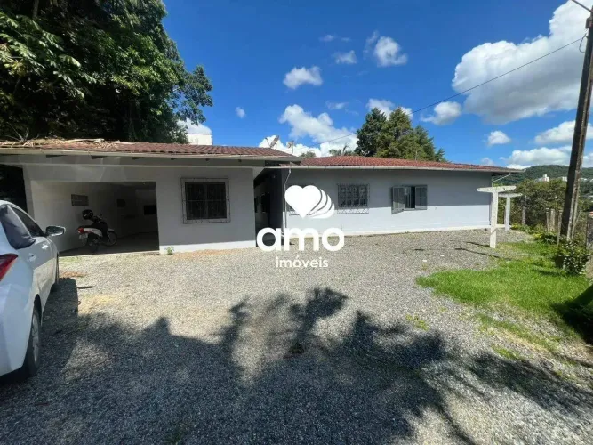 CASA SEMIMOBILIADA PARA VENDA NO BAIRRO PRIMEIRO DE MAIO EM BRUSQUE